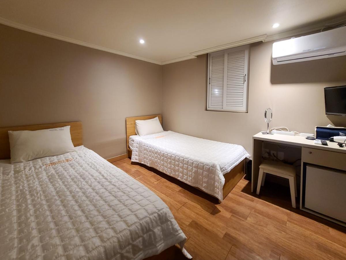 Hotel Mini Busan Bagian luar foto